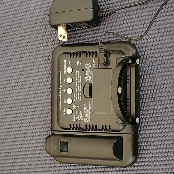 La Crosse Technology Projection Clock - Picture 3 of 4